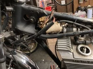 Suzuki GT 185 - on bench close-up