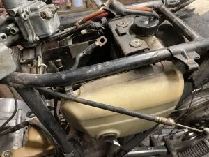 Suzuki GT 185 - on bench close-up