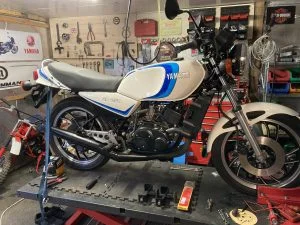 Yamaha RD250 - Finished on bench