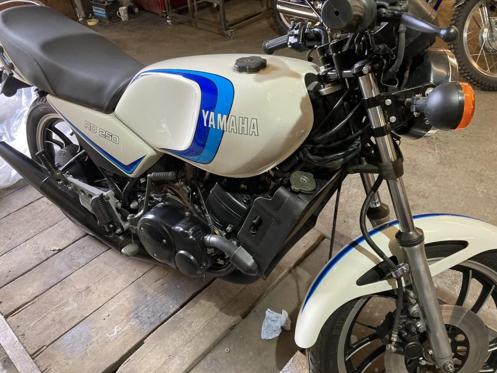 Yamaha RD250 - Finished close-up
