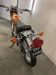 Yamaha CT3 - Finished back