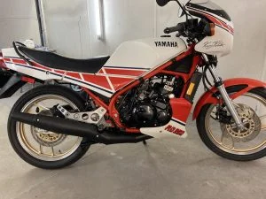 Yamaha RD350 - Finished close-up
