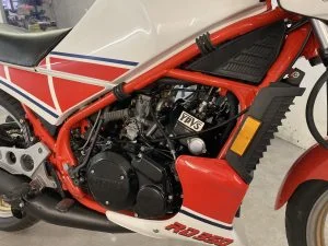 Yamaha RD350 - Finished engine close-up
